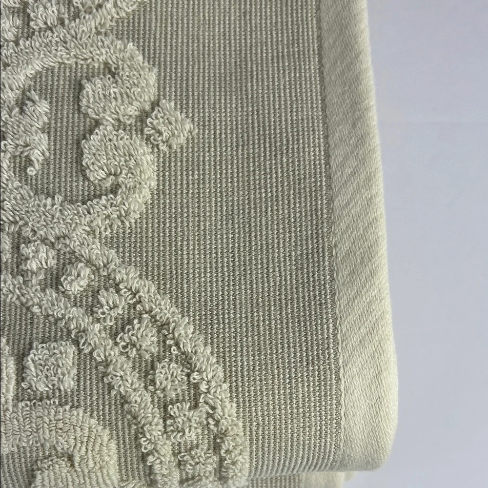 Common Thread Bath Towels Cream Luxury Medallion Textured Cotton Set of 2 NEW